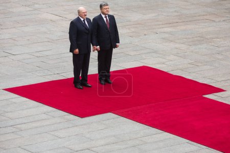 Foto de Petro Poroshenko y el presidente de Bielorrusia Alexander Lukashenko - Imagen libre de derechos