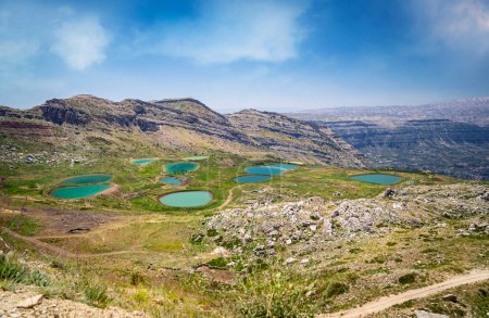 Téléchargez les photos : Paysage avec vue panoramique sur les lacs - en image libre de droit