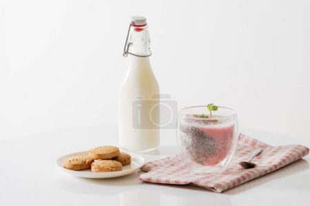 Foto de "Budín de chía con yogur y bayas en vaso
" - Imagen libre de derechos