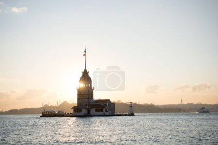 Téléchargez les photos : Tour de la Vierge à Istanbul - en image libre de droit
