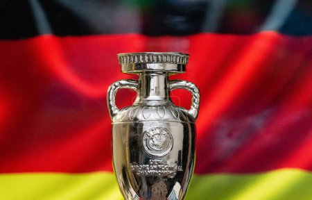 Téléchargez les photos : Championnat d'Europe de football. coupe trophée - en image libre de droit