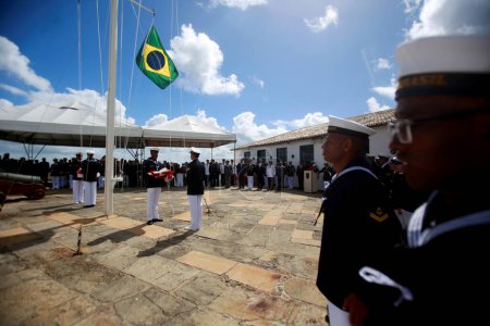 Foto de Salvador, Bahía, Brasil - 11 de junio de 2019: Militares de la Marina de Brasil durante la conmemoración de la Batalla Naval de Riachuelo en la ciudad de Salvador. - Imagen libre de derechos