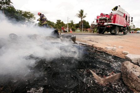 Téléchargez les photos : Protestation sur la route fédérale à Bahia - en image libre de droit