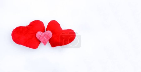 Téléchargez les photos : "Trois coeurs sur fond blanc
." - en image libre de droit