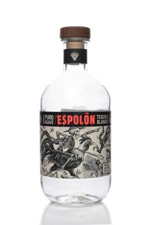 Téléchargez les photos : "A 750ml bottle of El Espolon Tequila Blanca, " - en image libre de droit