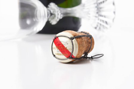 Téléchargez les photos : G. H. Mumm Champagne cork closeup on white with reflection - en image libre de droit
