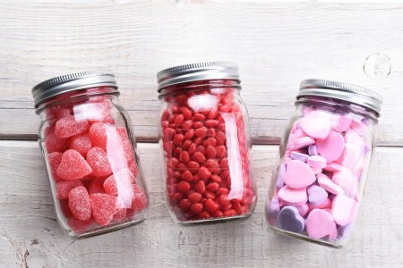 Téléchargez les photos : Valentines Candy Jars vue de fond - en image libre de droit