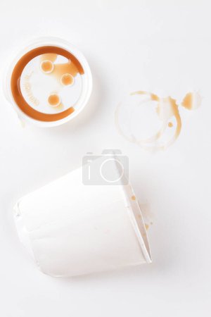 Téléchargez les photos : Écrasé tasse de café vue arrière-plan - en image libre de droit
