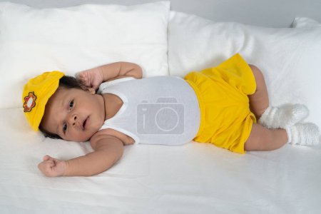 Téléchargez les photos : Infant lying on his back - en image libre de droit