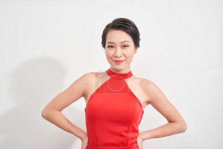 Téléchargez les photos : "Sexy jeune femme de beauté en robe rouge
" - en image libre de droit
