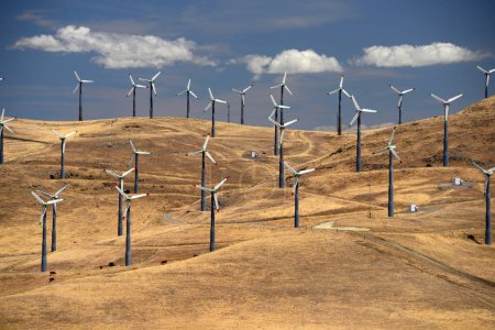Téléchargez les photos : Concept d'énergie éolienne. énergies renouvelables - en image libre de droit