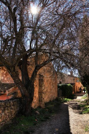 Téléchargez les photos : "Façades anciennes en pierre dans le village de Riopar Viejo" - en image libre de droit