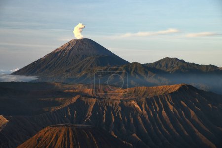 Foto de "Salida del sol en el mirador de Bromo Indonesia" - Imagen libre de derechos