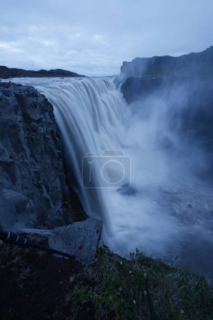 Foto de "Cascada Detifoss en Islandia verano" - Imagen libre de derechos