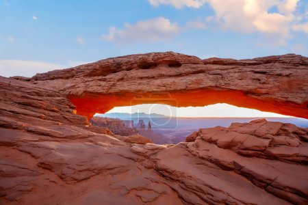 Foto de Paisaje natural de Mesa Arch, en el Parque Nacional Canyonlands, Utah, EE.UU. - Imagen libre de derechos