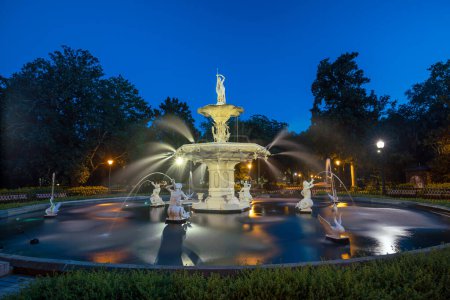 Téléchargez les photos : Famous historic Forsyth Fountain in Savannah, Georgia - en image libre de droit