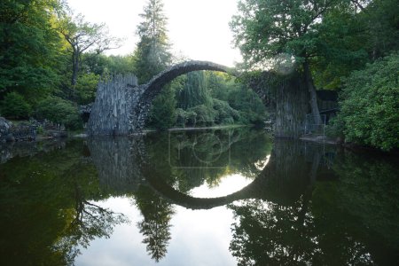 Téléchargez les photos : Pont du diable Rakotzbrucke en Allemagne, paysages naturels - en image libre de droit