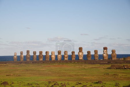 Foto de Ahu Tongariki Moai en la Isla de Pascua - Imagen libre de derechos