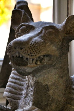 Foto de Hermosa escultura Quimera en el palacio de Monserrate - Imagen libre de derechos