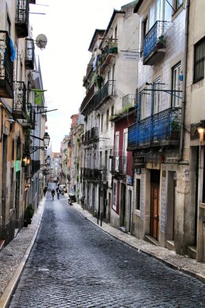 Téléchargez les photos : Anciennes maisons colorées et majestueuses dans les rues de Lisbonne - en image libre de droit