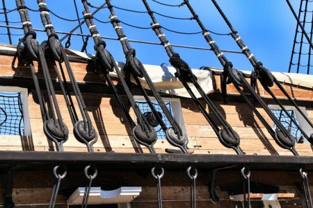 Téléchargez les photos : Antique frigate of the portuguese navy in Almada - en image libre de droit