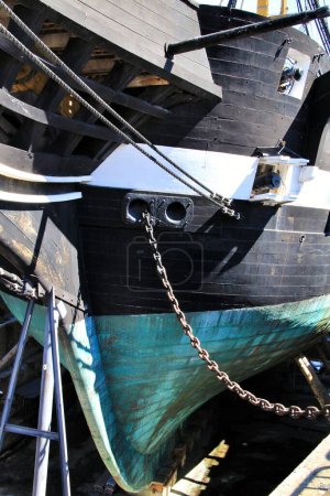 Téléchargez les photos : Antique frigate of the portuguese navy in Almada - en image libre de droit