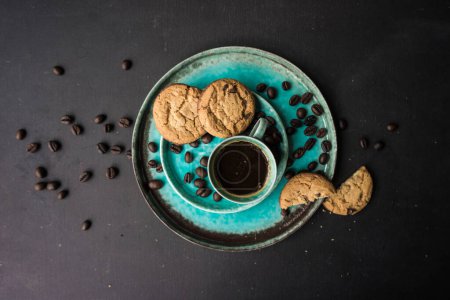 Téléchargez les photos : "Tasse de café avec biscuits" - en image libre de droit