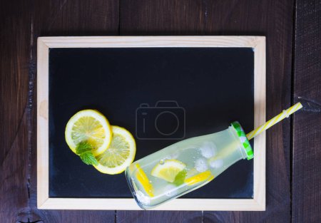Téléchargez les photos : Boisson saine avec concept citron - en image libre de droit