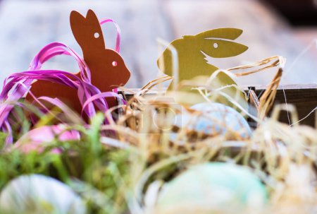 Téléchargez les photos : Concept de Pâques avec œufs et lapin - en image libre de droit