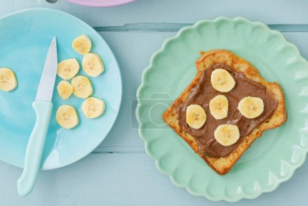 Téléchargez les photos : Crêpes aux bananes au chocolat - en image libre de droit