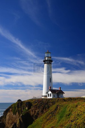 Téléchargez les photos : Paysage naturel du phare de Pigeon Point, Californie, États-Unis. - en image libre de droit