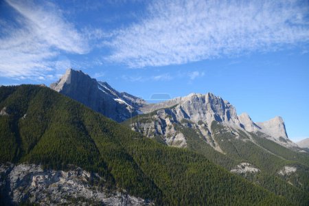 Téléchargez les photos : Vue aérienne des montagnes de jour, Canada. - en image libre de droit