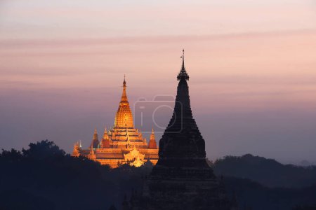 Téléchargez les photos : Bagan la nuit, Myanmar - en image libre de droit