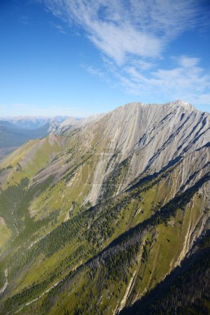 Téléchargez les photos : Vue aérienne des montagnes de jour, Canada. - en image libre de droit