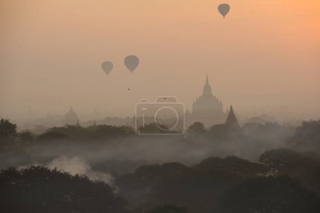 Téléchargez les photos : Ballons en Baoding, Myanmar - en image libre de droit