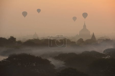 Téléchargez les photos : Ballons en Baoding, Myanmar - en image libre de droit