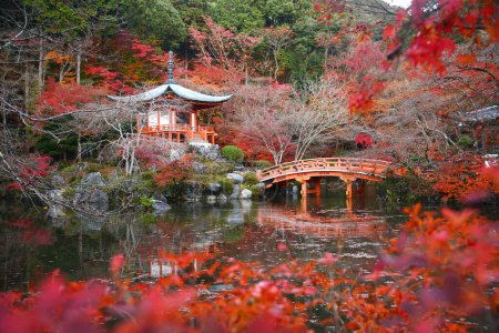Téléchargez les photos : Ancien temple à Kyoto, vue de jour - en image libre de droit