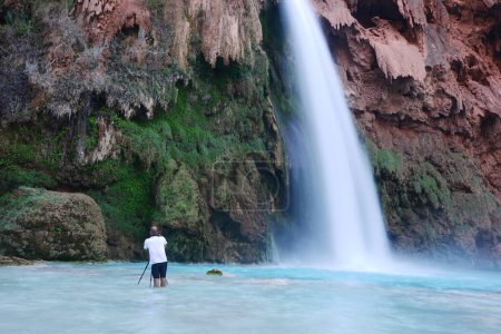 Téléchargez les photos : Belle vue sur la cascade de Havasu. Contexte naturel - en image libre de droit