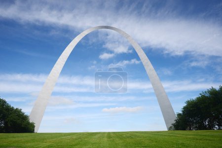 Téléchargez les photos : Plan panoramique de la belle arche de la porte d'entrée, St. Louis, Missouri, États-Unis - en image libre de droit