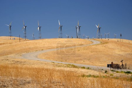 Téléchargez les photos : Des éoliennes. Énergie verte - en image libre de droit