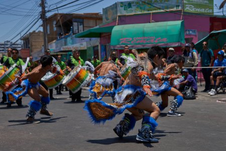 Foto de Bailarines de Tobas en el Carnaval de Arica - Imagen libre de derechos