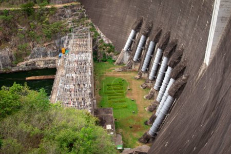 Foto de "Image of view of bhumibol dam in tak Thailand. Hydro Power Electric Dam and is the first multipurpose dam in thailand and is water storage for agriculture and electricity.. The curved concrete dam." - Imagen libre de derechos