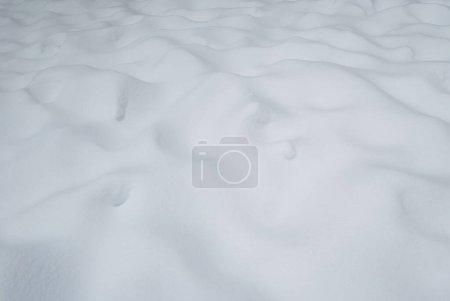 Téléchargez les photos : Surface de neige blanche inégale au sol - en image libre de droit
