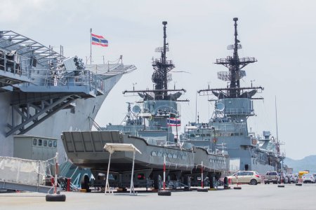 Foto de Barco militar en puerto de la marina - Imagen libre de derechos
