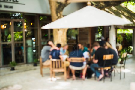 Téléchargez les photos : Flou abstrait des personnes assises dans le café bar arrière-plan extérieur - en image libre de droit