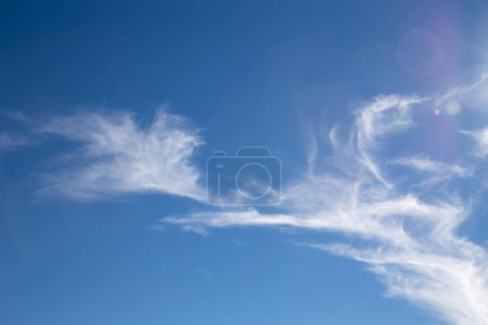 Foto de Hermoso cielo y nubes. Fondo de paisaje nuboso - Imagen libre de derechos
