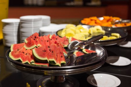 Téléchargez les photos : Buffet de fruits au restaurant - en image libre de droit