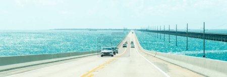 Foto de "Panorama de la carretera US1 a Key West sobre las llaves de Florida
" - Imagen libre de derechos