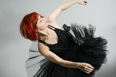 Foto de "Hermosa bailarina con tutú negro
" - Imagen libre de derechos