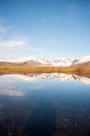 Foto de "Vertical crop Icelandic mountain range with beautiful snowcapped mountains" - Imagen libre de derechos